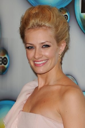 Beth Behrs imagen 1