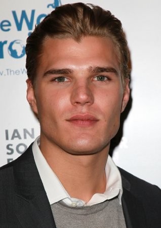 Chris Zylka imagen 1