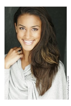 Christie Laing actor biografia en Series Web