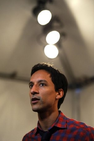 Danny Pudi imagen 1