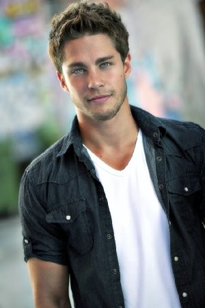 Dean Geyer imagen 1