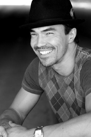 Ian Anthony Dale imagen 4