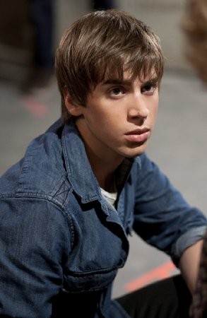 Jordan Gavaris imagen 3