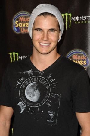 Robbie Amell imagen 1