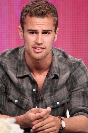 Theo James imagen 1