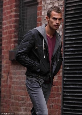 Theo James imagen 2