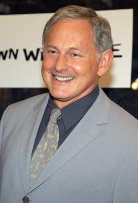 Victor Garber imagen 4