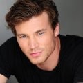 Derek Theler imagen 1