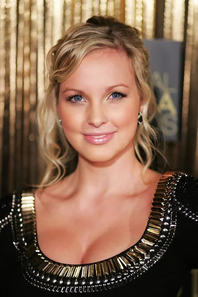 Alicia Banit
