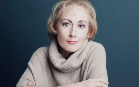 Paula Wilcox